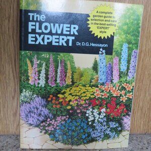 The Flower Expert Softcover D.G. Hessayon Vintage (B337)